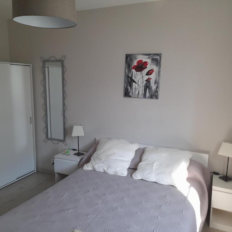 T2 Rez-de-jardin, terrasse et parking, proche de la plage - One-Bedroom Apartment - 4
