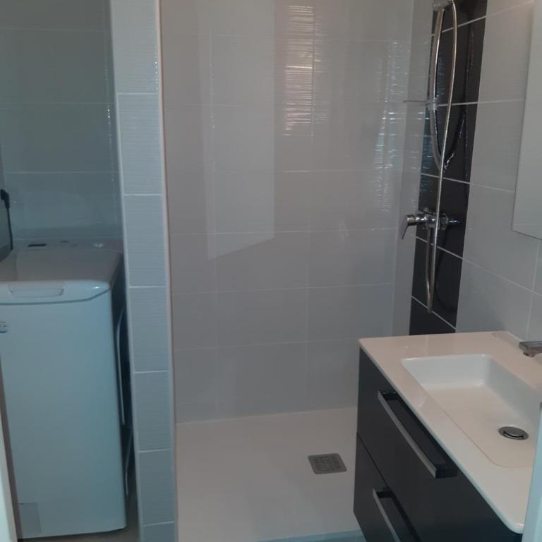 T2 Rez-de-jardin, terrasse et parking, proche de la plage - One-Bedroom Apartment - 10