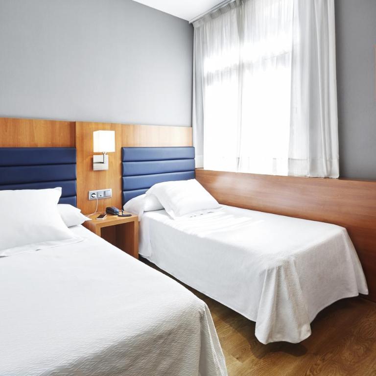 Barcelona Century Hotel - Small Basic Twin Room - 1