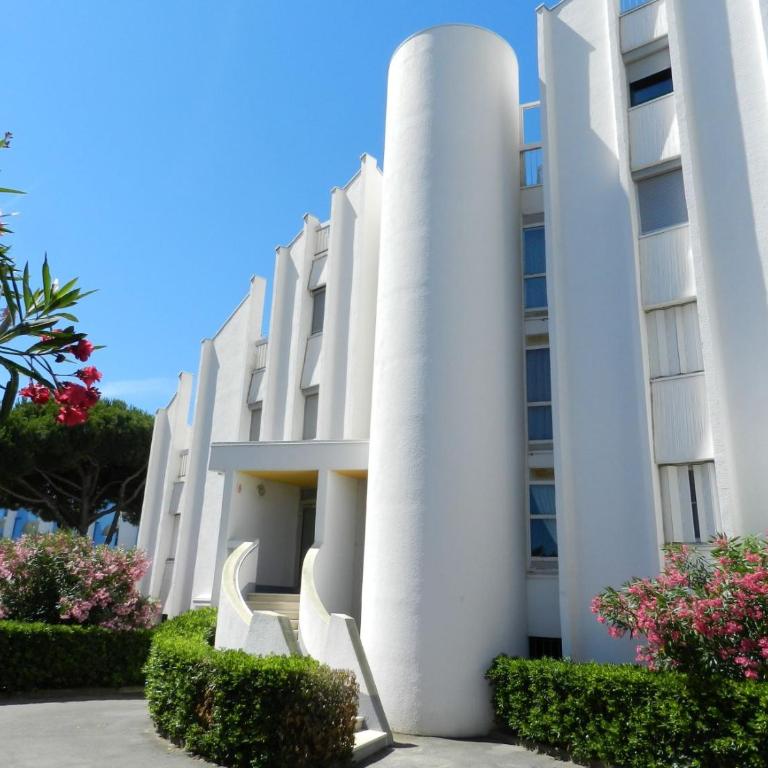 T2 Rez-de-jardin, terrasse et parking, proche de la plage - One-Bedroom Apartment - 18