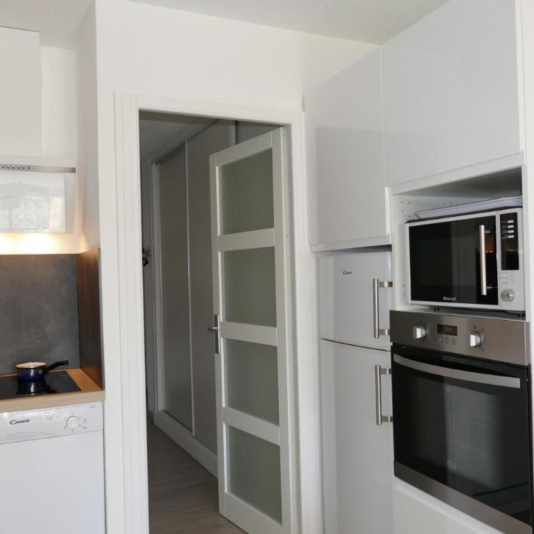 T2 Rez-de-jardin, terrasse et parking, proche de la plage - One-Bedroom Apartment - 9