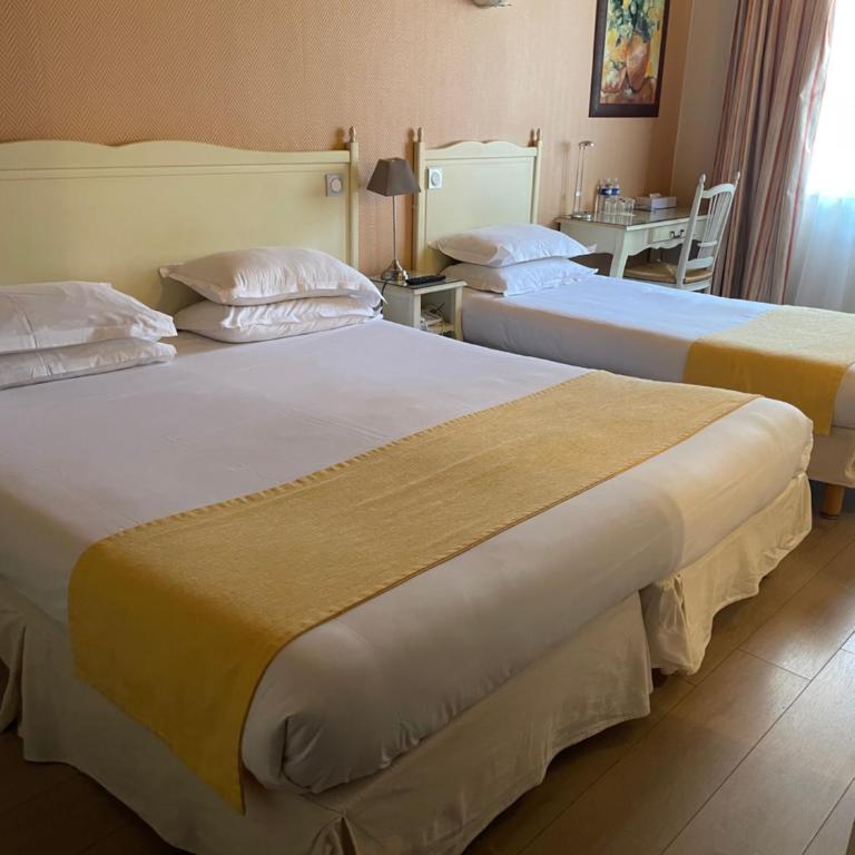 Hôtel Le Médiéval Palais des Papes - Chambre Triple (3 Adultes ou 2 Adultes + 1 Enfant) - 1