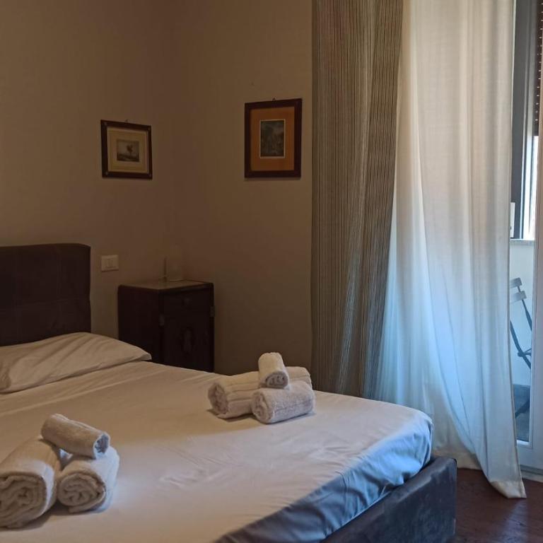 My Way - Suite - Rooms - Palazzo San Matteo - Camera Matrimoniale con Bagno Privato Esterno - 5