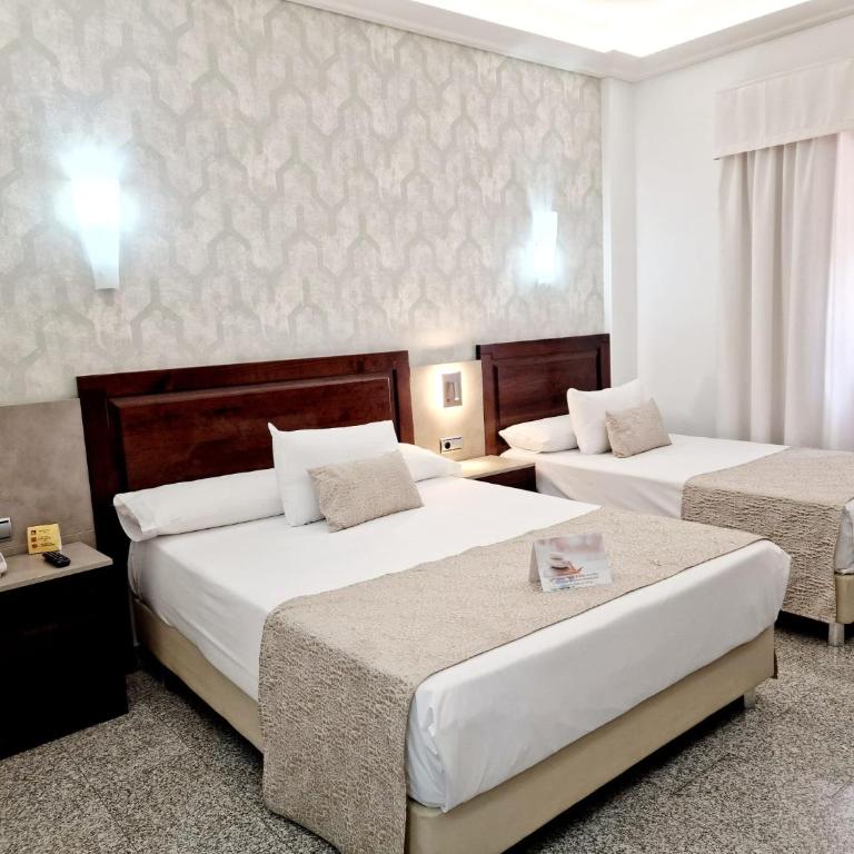 Hotel Plaza Del Castillo - Habitación Familiar - 5