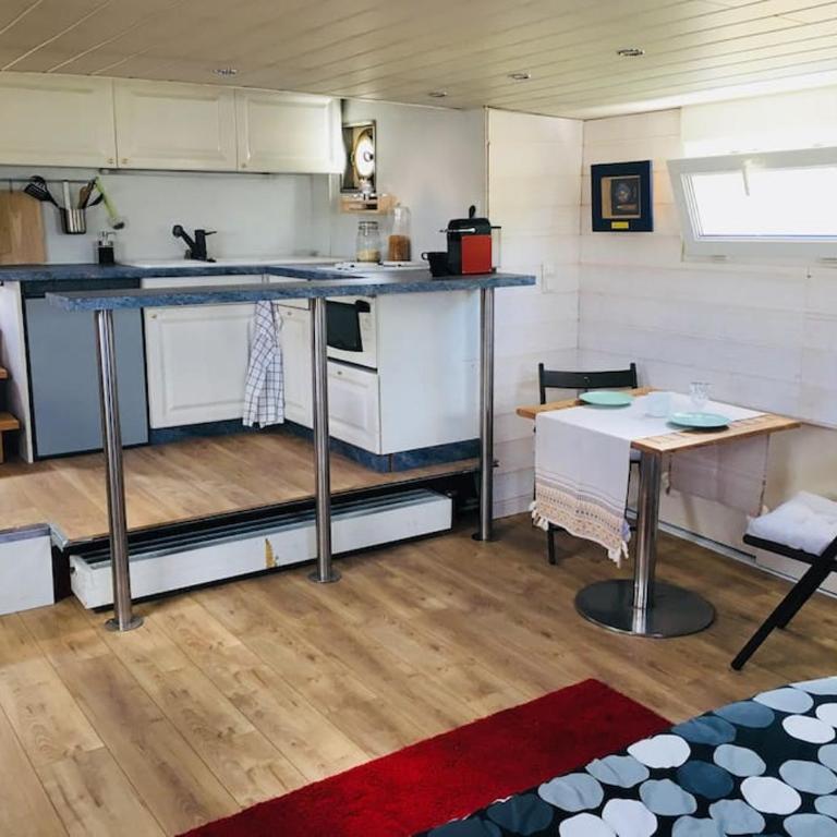 Captain's cabin: Cosy flat on a house boat - Casa Mobile - 3