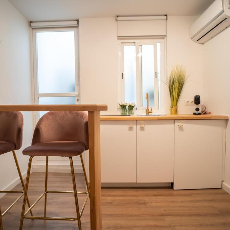 La Casita de Elena - Piso en el Centro - Three-Bedroom Deluxe Apartment - 21