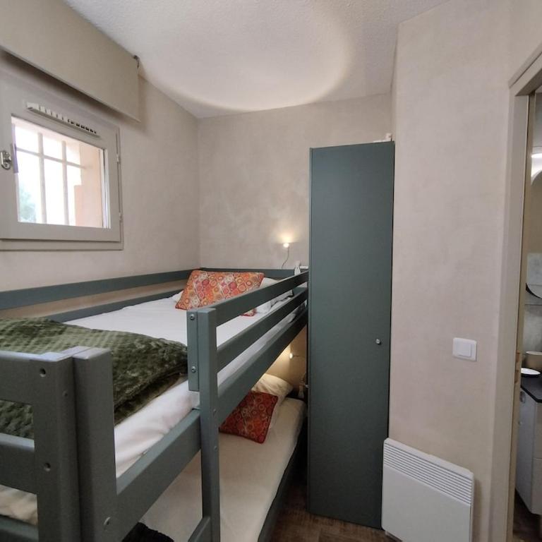 Les CHÊNES appartement climatisé avec terrasse à 8mn à pieds de la plage - One-Bedroom Apartment - 2