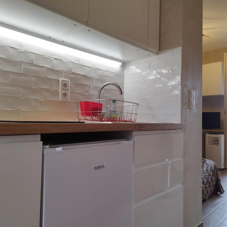 Les CHÊNES appartement climatisé avec terrasse à 8mn à pieds de la plage - One-Bedroom Apartment - 11