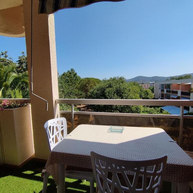 Les CHÊNES appartement climatisé avec terrasse à 8mn à pieds de la plage - One-Bedroom Apartment - 13