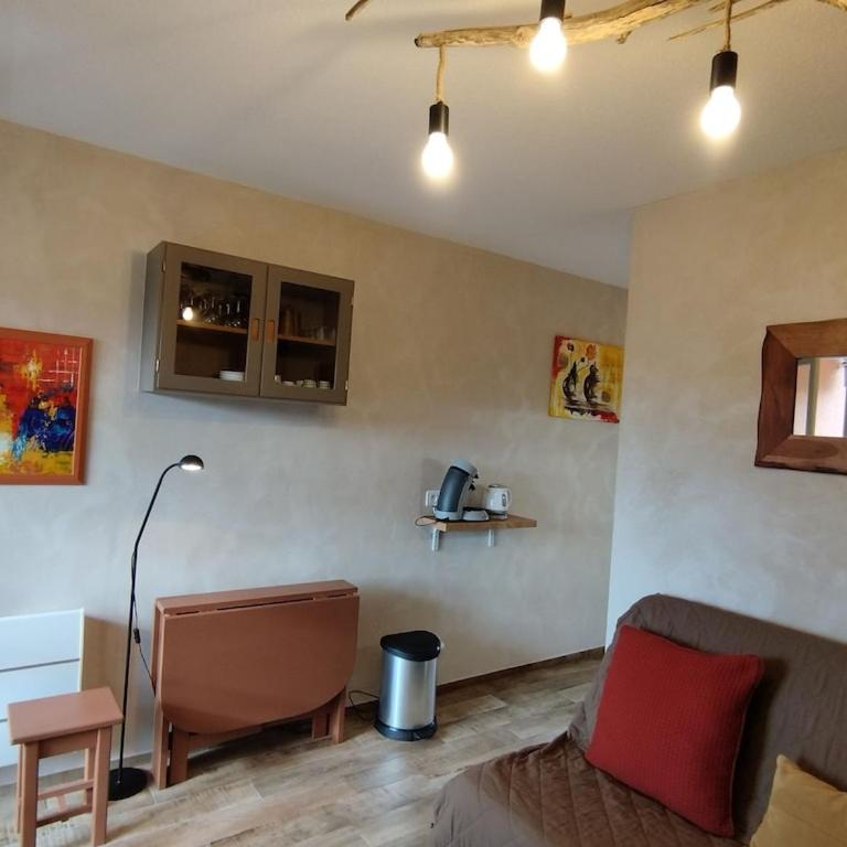 Les CHÊNES appartement climatisé avec terrasse à 8mn à pieds de la plage - One-Bedroom Apartment - 15