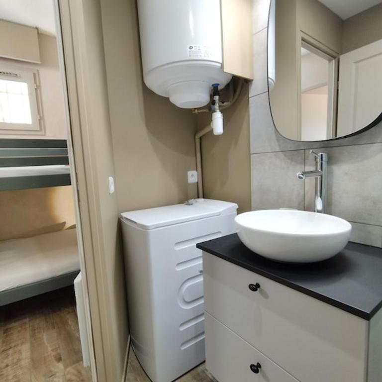 Les CHÊNES appartement climatisé avec terrasse à 8mn à pieds de la plage - One-Bedroom Apartment - 16