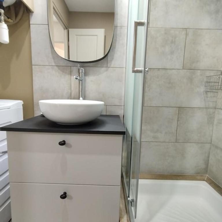 Les CHÊNES appartement climatisé avec terrasse à 8mn à pieds de la plage - One-Bedroom Apartment - 23
