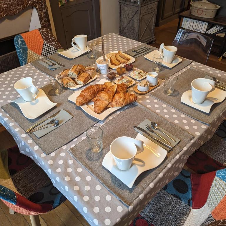 Anne et Stan - Chambres avec petit dejeuner - proche centre ville et circuit - Chambre Double avec Salle de Bains Privative - 3