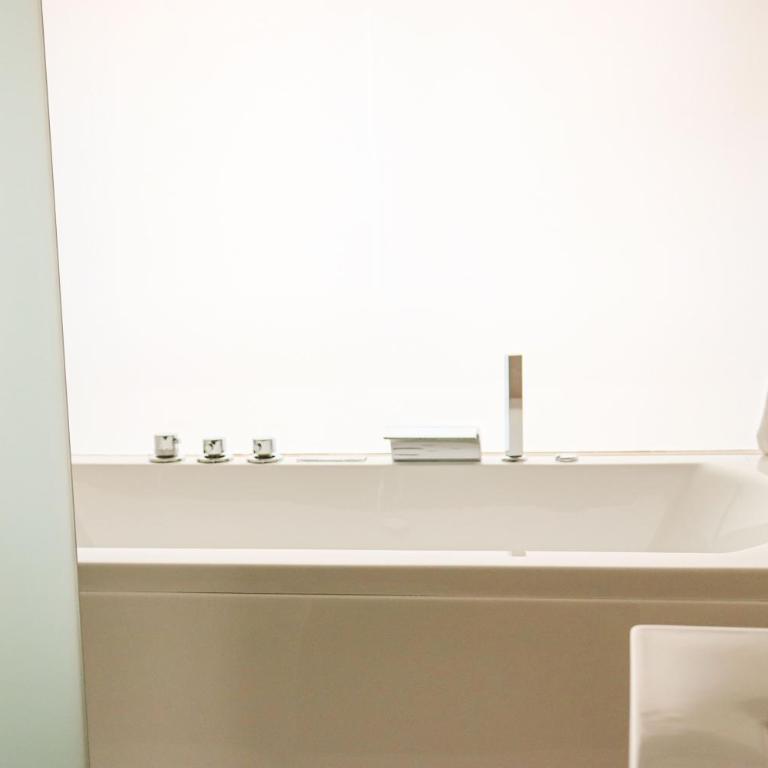 HOTEL NARCEA - Suite con bañera de hidromasaje y cama grande - 6