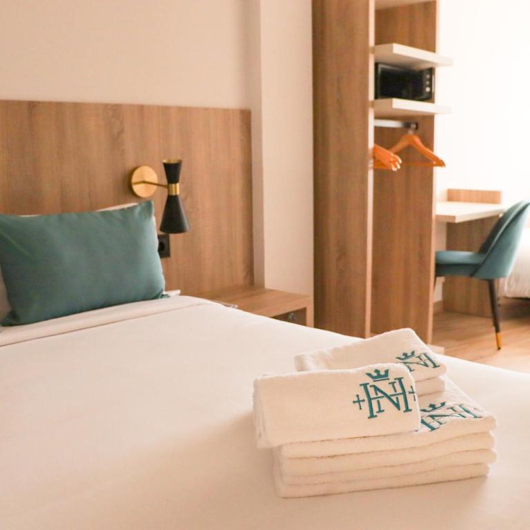 HOTEL NARCEA - Habitación Triple - 6