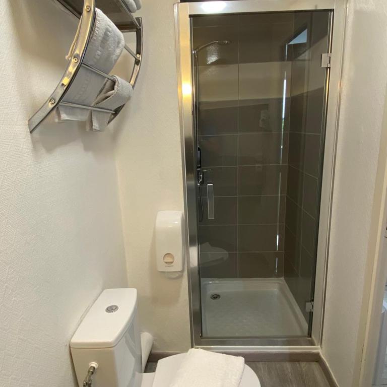 Contact Hotel LE SUD Montpellier Aéroport Parc Expo Arena - Chambre Quadruple - 1