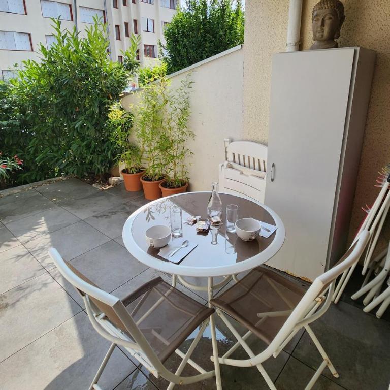 Charmant studio 2* rdc+ terrasse & parking privé - Appartement 1 Chambre - 9