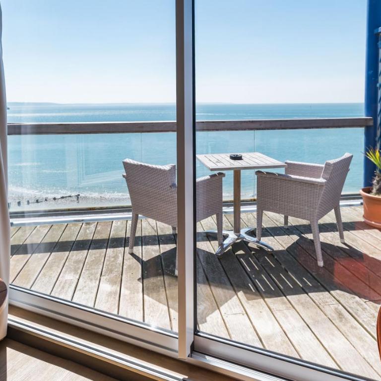LOGIS HOTEL - La Petite Rade - Chambre Double Confort avec Balcon - Vue sur Mer - 1