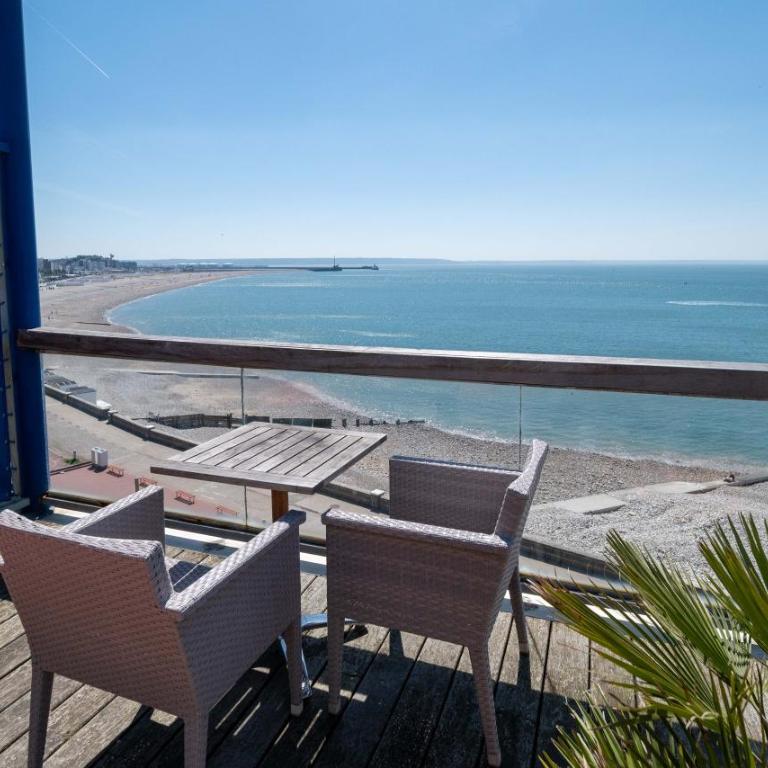 LOGIS HOTEL - La Petite Rade - Chambre Double Supérieure avec Terrasse - Vue sur Mer - 3