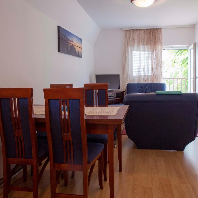 Durmitorways House - Three-Bedroom House - 21