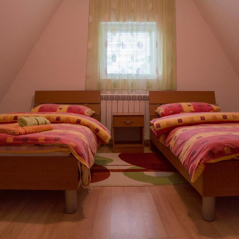Durmitorways House - Three-Bedroom House - 13