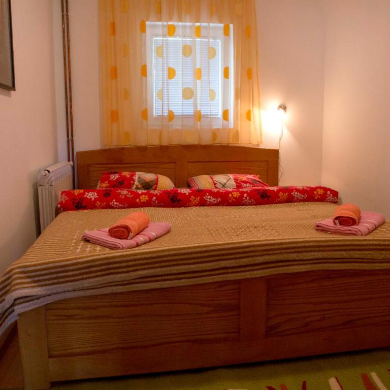 Durmitorways House - Three-Bedroom House - 11