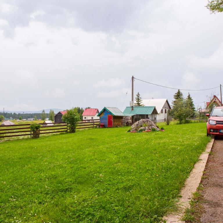 Durmitorways House - Three-Bedroom House - 26