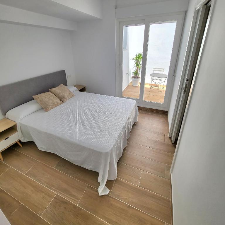 Apartamento nuevo en Planta Baja C con Piscina y Solarium - Apartamento de 1 dormitorio - 2