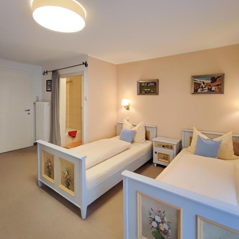 Koller, Pension Haus - Doppel- oder Zweibettzimmer mit Badewanne - 16