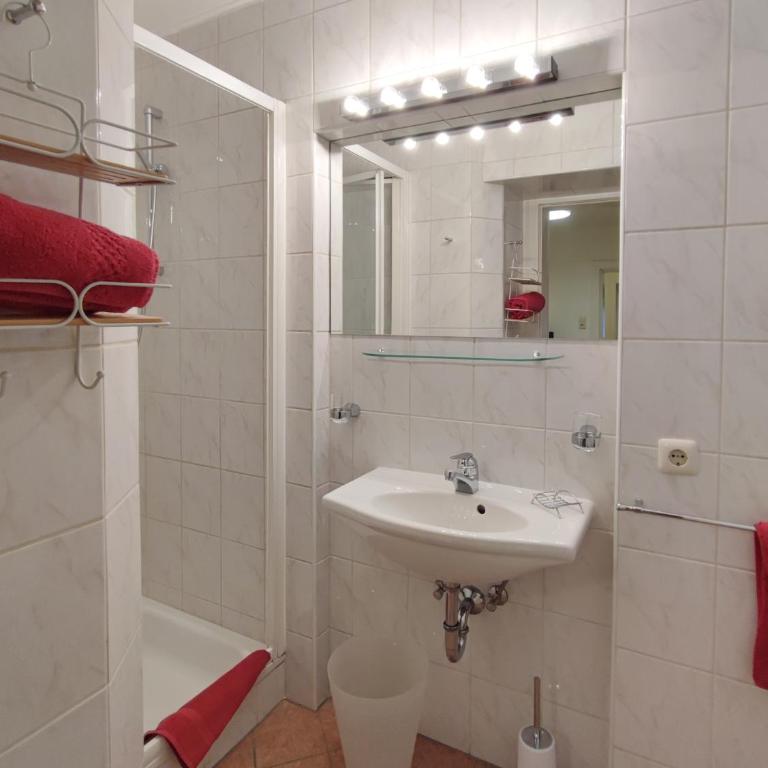 Koller, Pension Haus - Einzelzimmer mit Dusche - 6