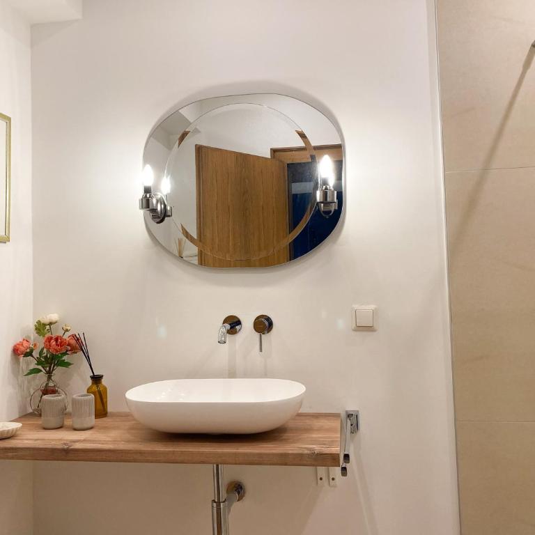 Villa Gabriela Boutique Pension in Pörtschach - Deluxe Doppelzimmer mit Balkon - 10