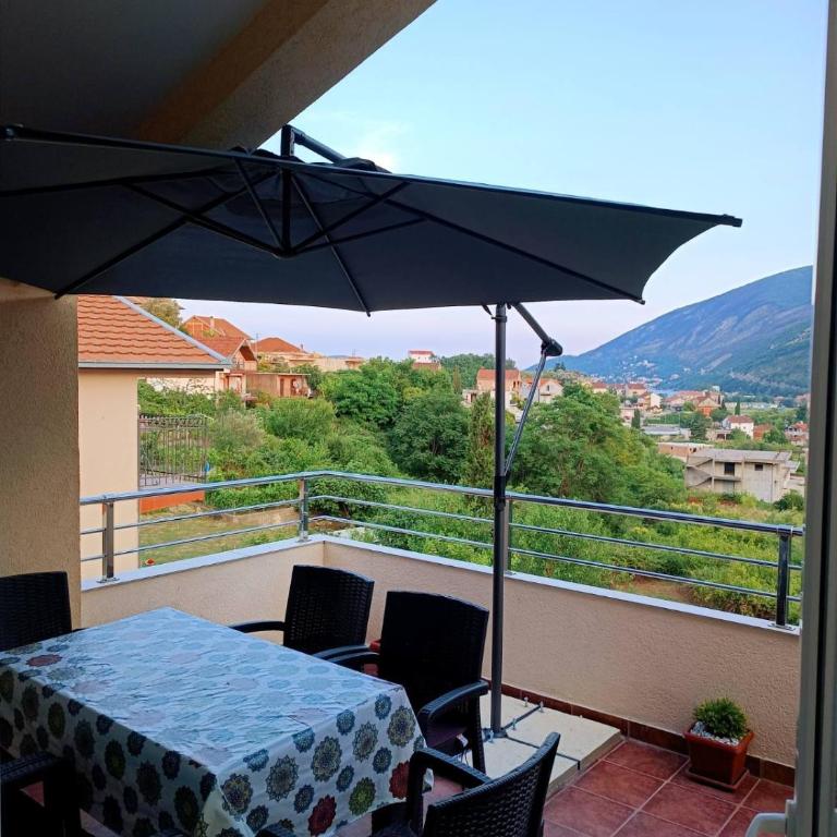 Jovana -- porodicni apartmani Igalo - Apartment with Balcony - 4