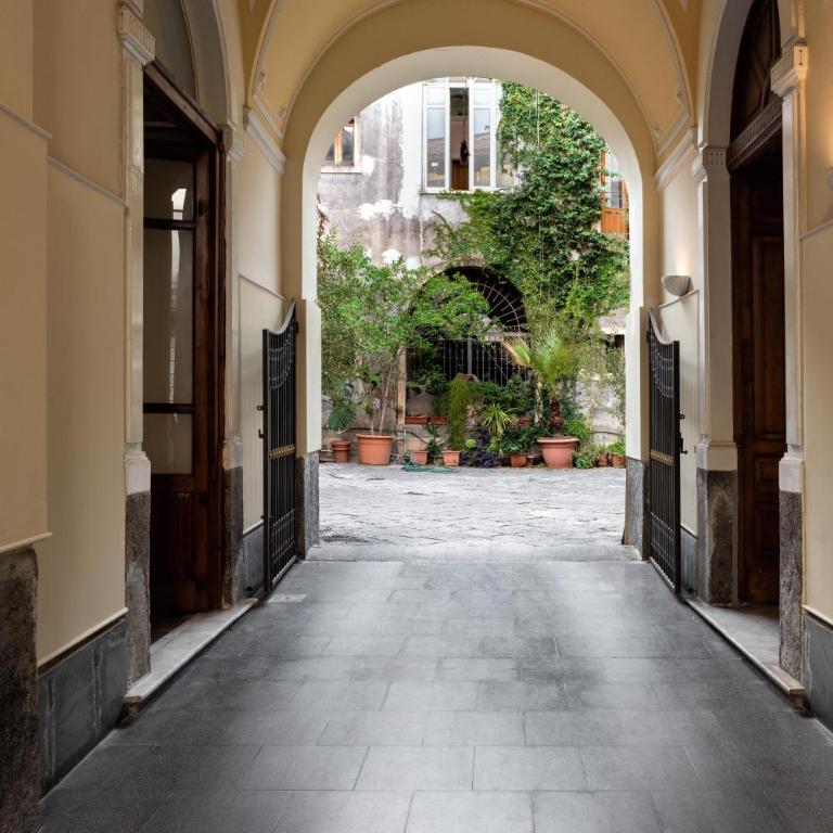 Catania City Center Historical Building Home - Appartamento con 2 Camere da Letto - 3