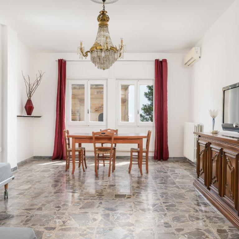 Dimora VIALECCE ,with private parking - Three-Bedroom Apartment - 1