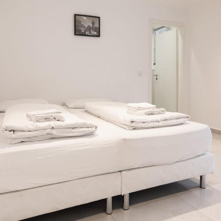 Rooms by StayStay I 24 Hours Check-In - Double Room with Private Bathroom - 17