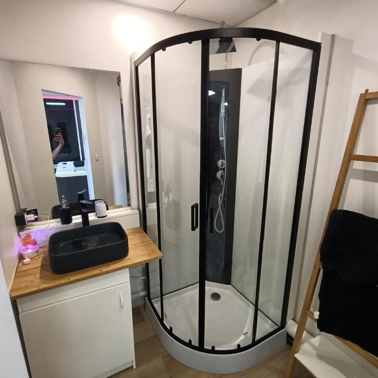 CocoonSPA LoveRoom Jacuzzi - One-Bedroom Apartment - 12