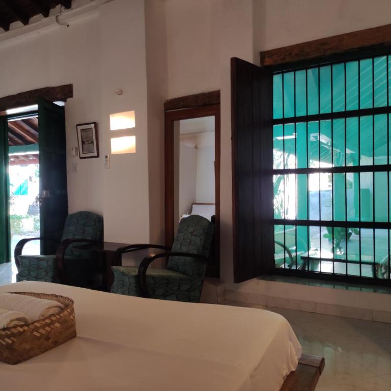 HOTEL NIETO MOMPOX, ubicado en el corazón del centro histórico, frente al rio magdalena en zona de malecón - Habitación Cuádruple con baño - 11