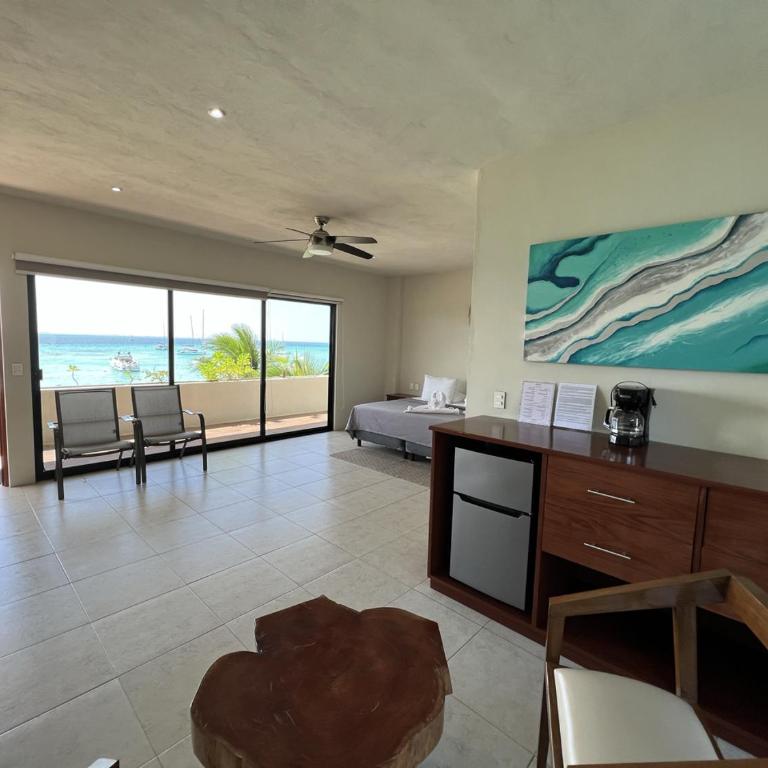 Cuxos Hotel Beachfront - King Room with Sea View - 1