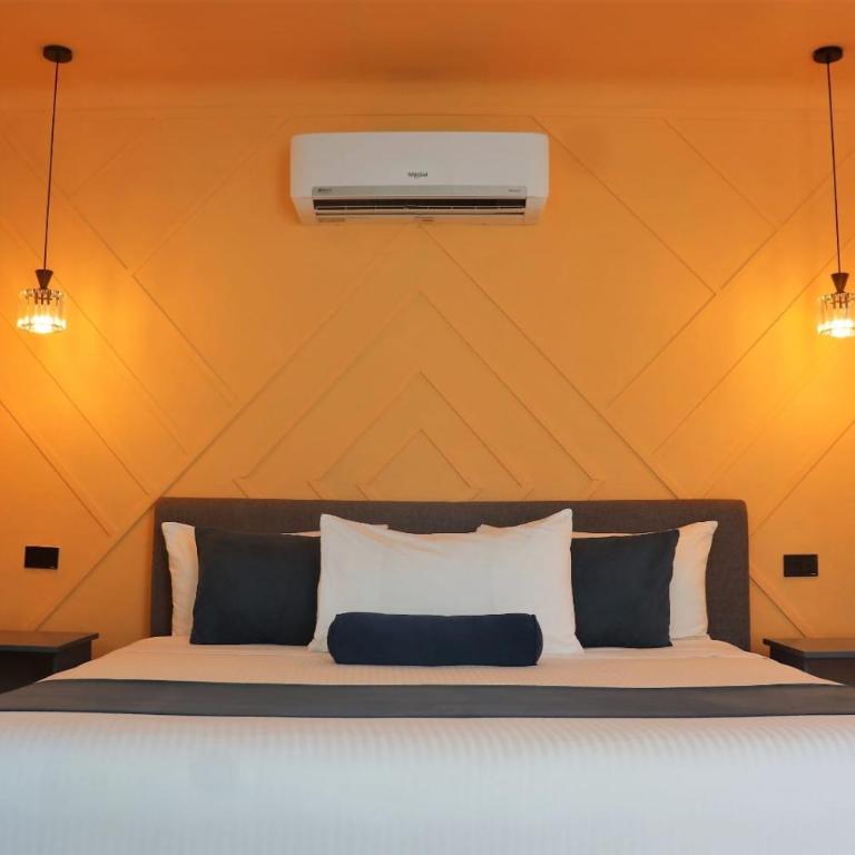 Casa Gem B&B - King Room with Pool View - 3