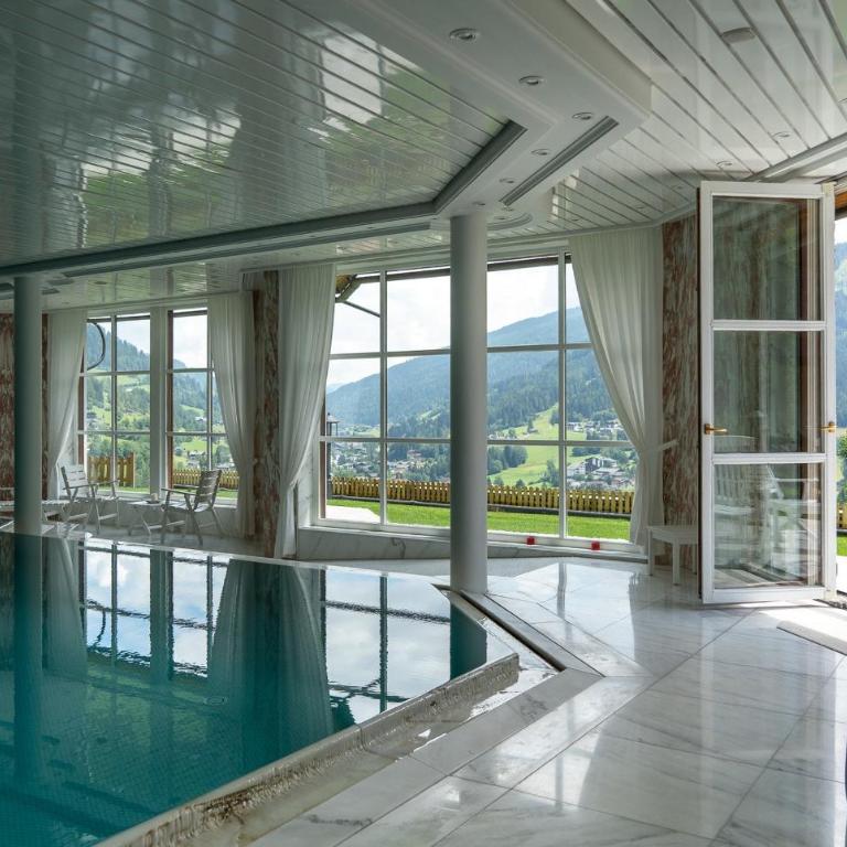 Villa Bostele with Five Bedrooms, Indoor Pool, Two Saunas & Garage - Villa - 34