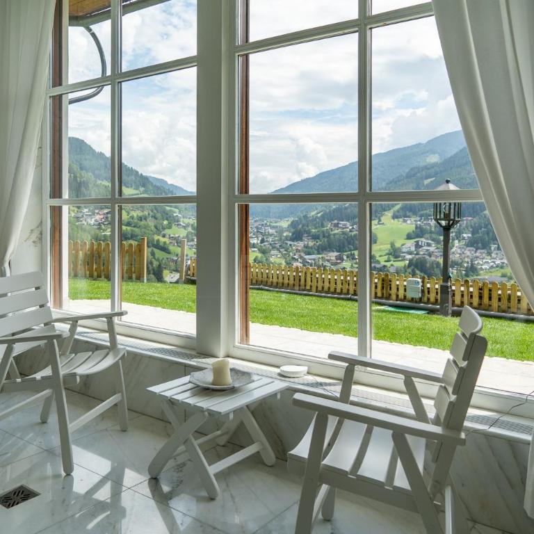 Villa Bostele with Five Bedrooms, Indoor Pool, Two Saunas & Garage - Villa - 35
