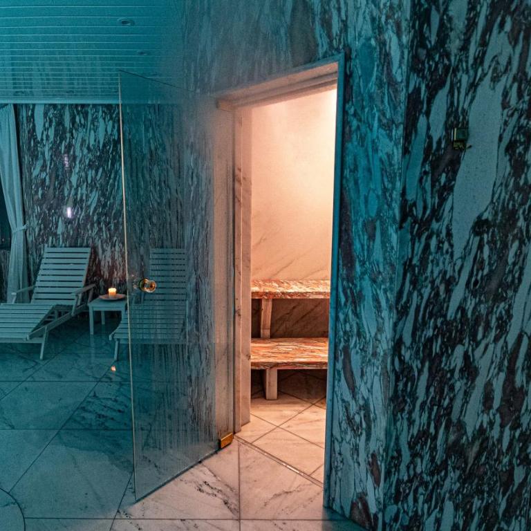 Villa Bostele with Five Bedrooms, Indoor Pool, Two Saunas & Garage - Villa - 8