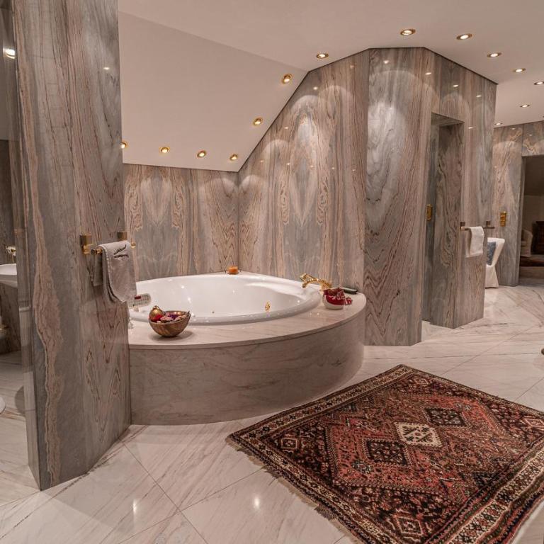 Villa Bostele with Five Bedrooms, Indoor Pool, Two Saunas & Garage - Villa - 5