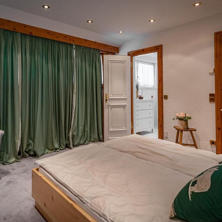 Villa Bostele with Five Bedrooms, Indoor Pool, Two Saunas & Garage - Villa - 23