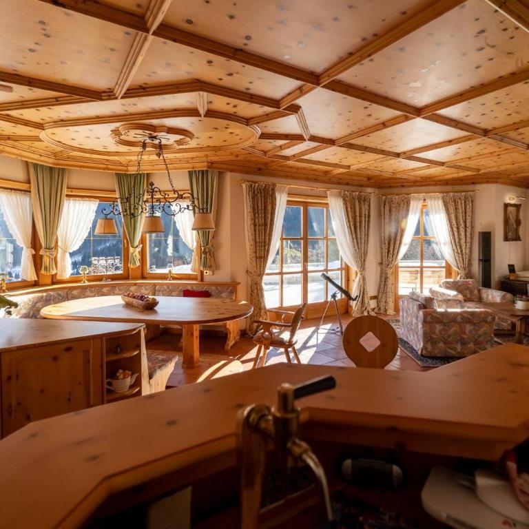 Villa Bostele with Five Bedrooms, Indoor Pool, Two Saunas & Garage - Villa - 4