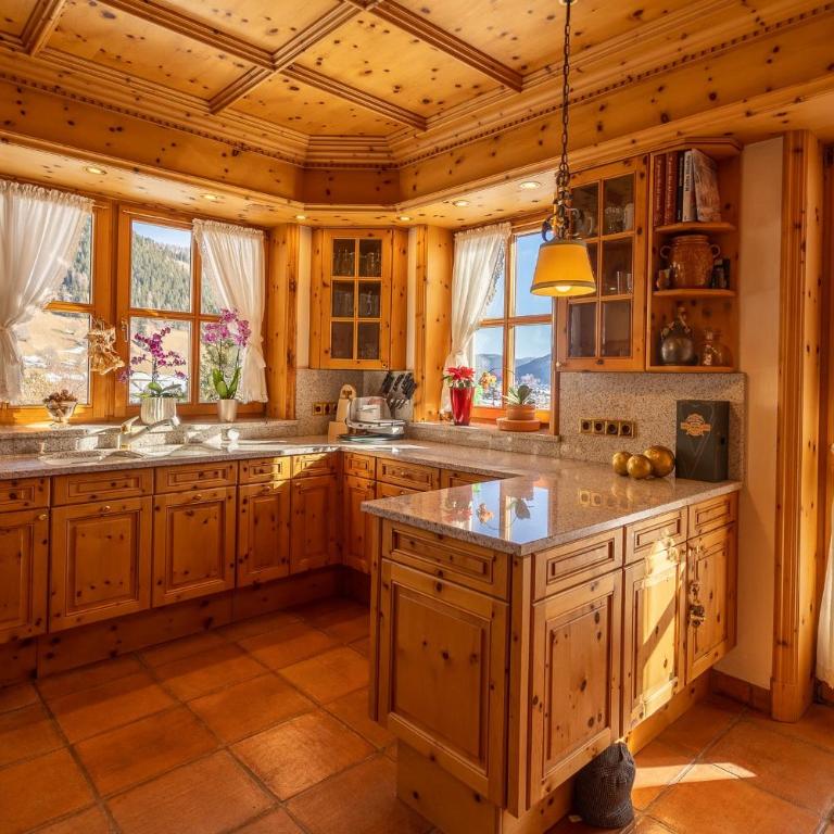 Villa Bostele with Five Bedrooms, Indoor Pool, Two Saunas & Garage - Villa - 17