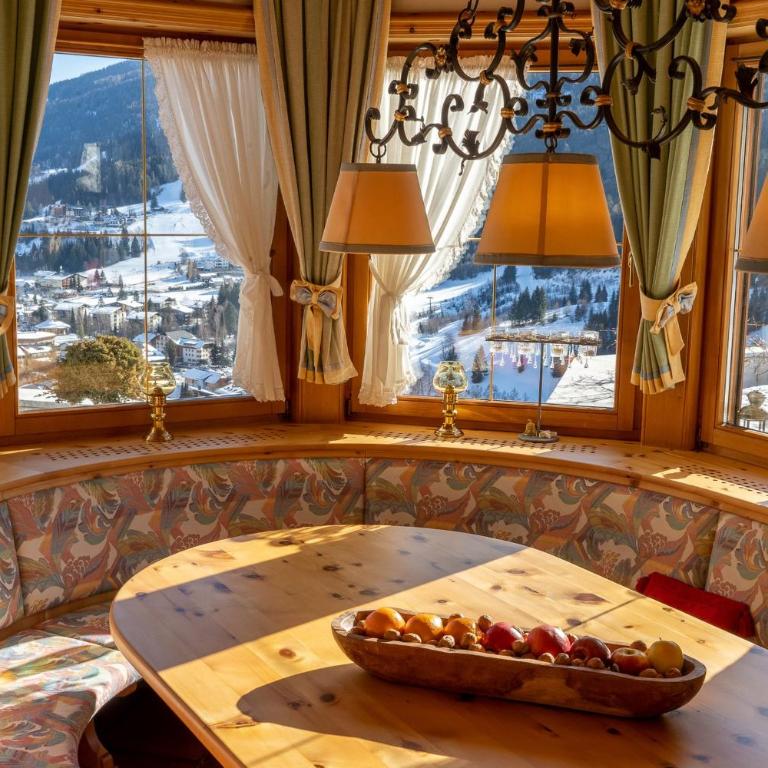 Villa Bostele with Five Bedrooms, Indoor Pool, Two Saunas & Garage - Villa - 20