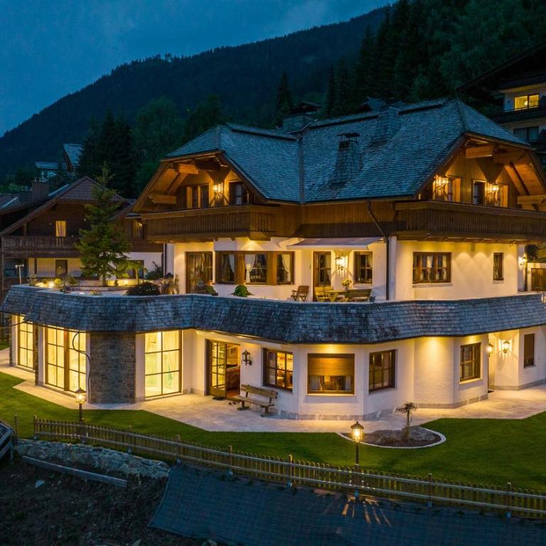 Villa Bostele with Five Bedrooms, Indoor Pool, Two Saunas & Garage - Villa - 12