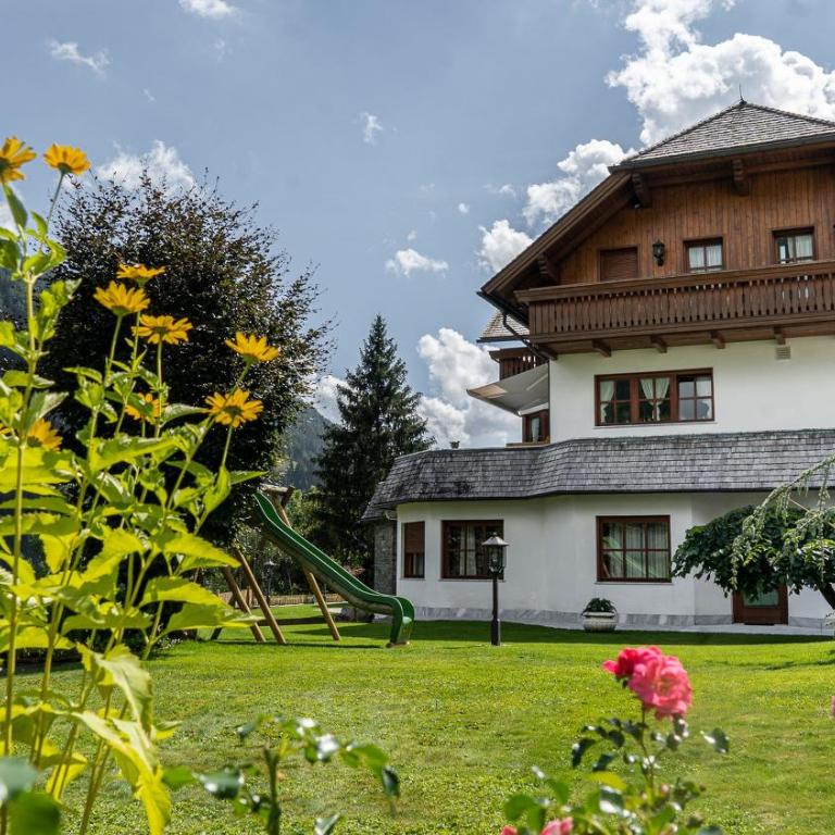 Villa Bostele with Five Bedrooms, Indoor Pool, Two Saunas & Garage - Villa - 11