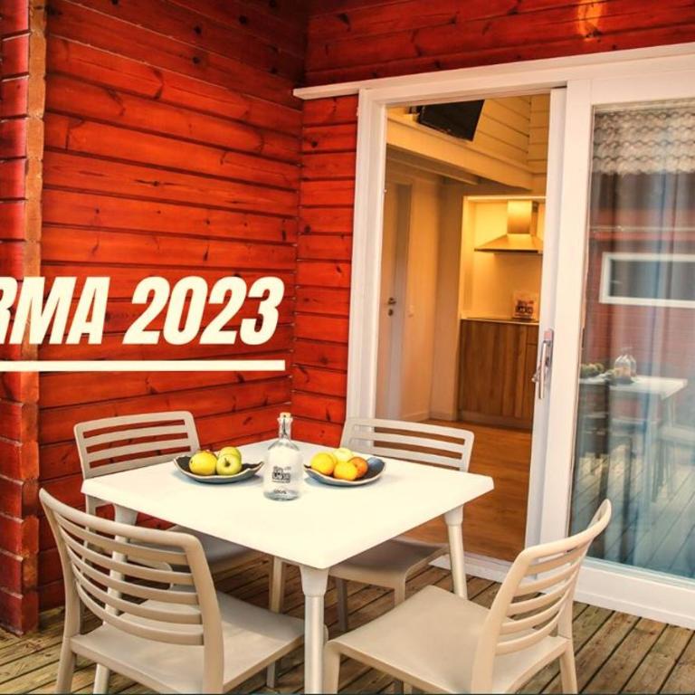 Camping La Llosa - Three-Bedroom Bungalow - 2